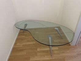Birnenförmiger Glastisch