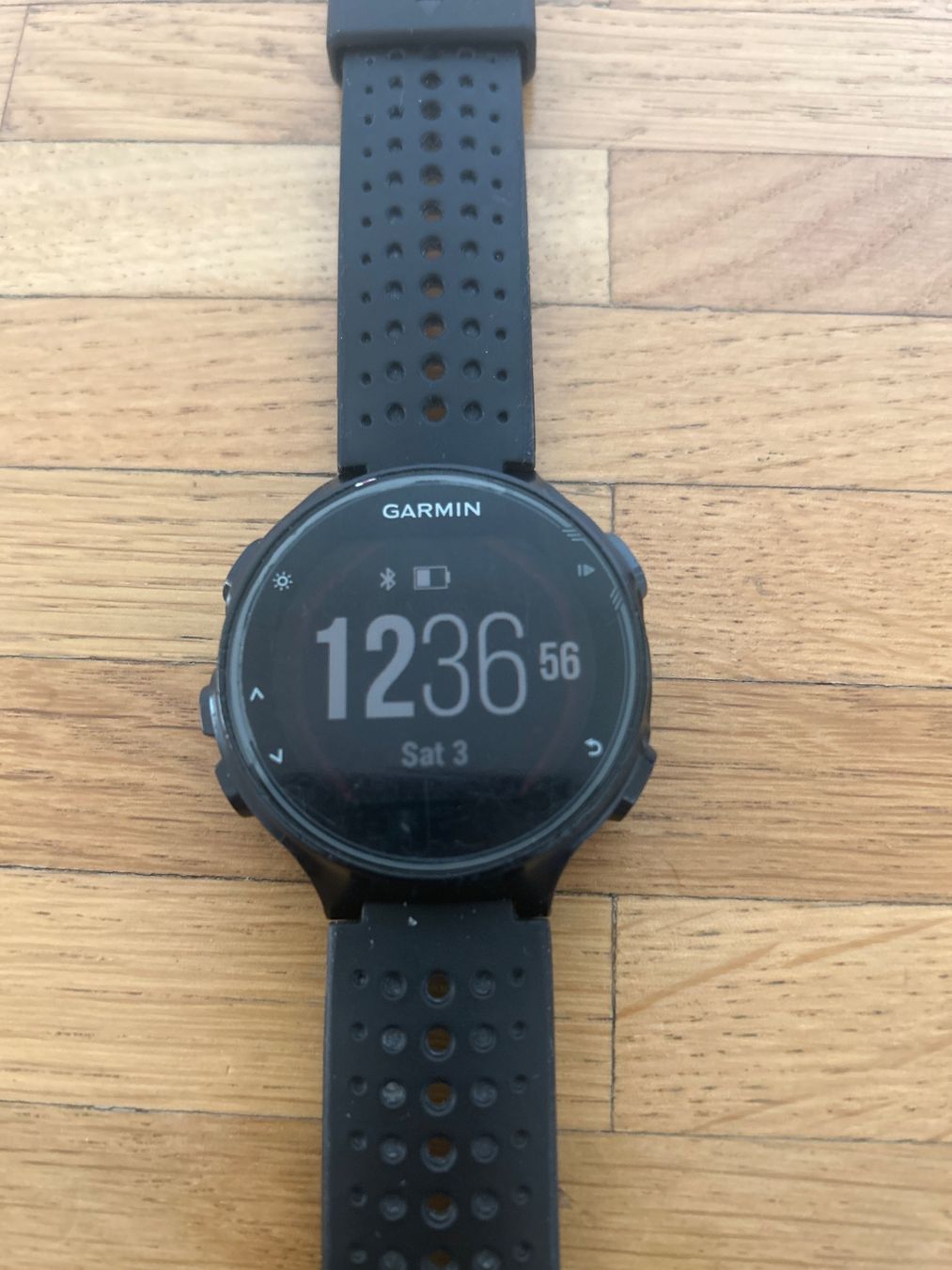 Garmin Uhren: Garmin Forerunner 735XT with Charging Cable – Gebraucht aus ADLISWIL von ketayun.irani