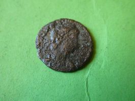 uralte Bronzemünze  14 mm     1.08 g