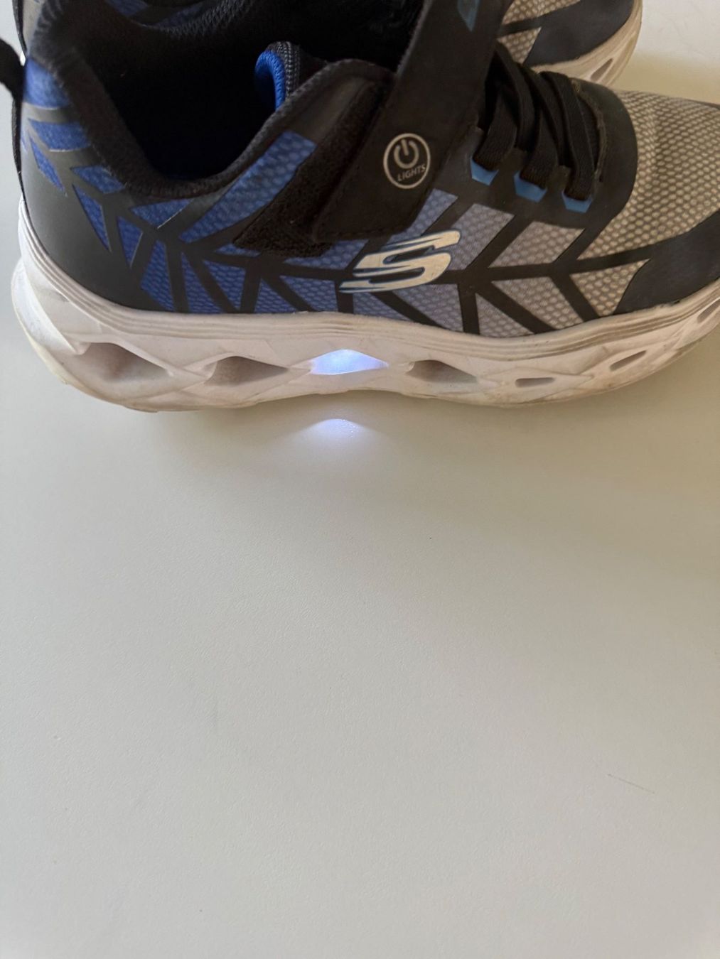 Skechers Scarpe per ragazzi: Skechers Lights Leuchtschuhe Gr. 34 – Usato da Dällikon venduto da dahi1 3
