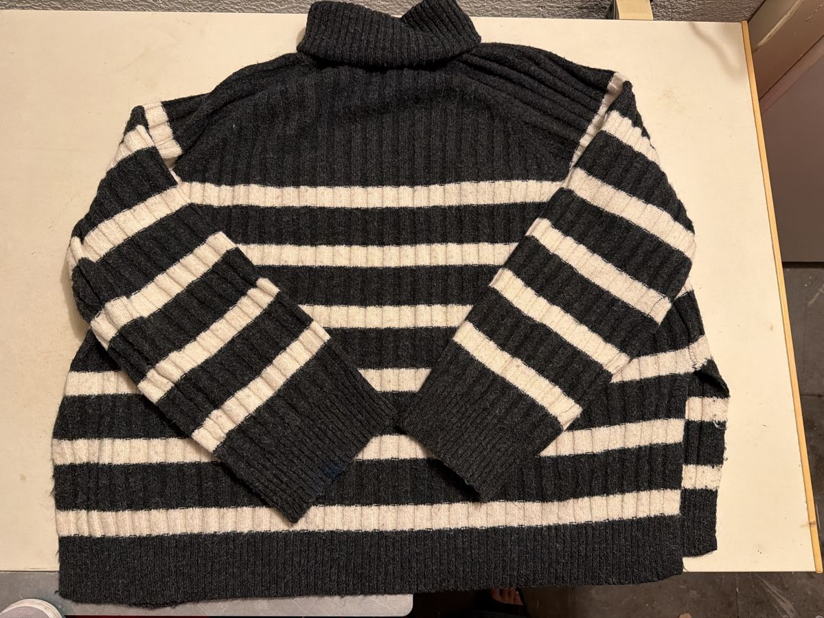 H&M Maglioni & Felpe: Damen Pullover H&M gestreift mit Rollkragen Grösse M – Usato da Luzern venduto da Lorena.haj