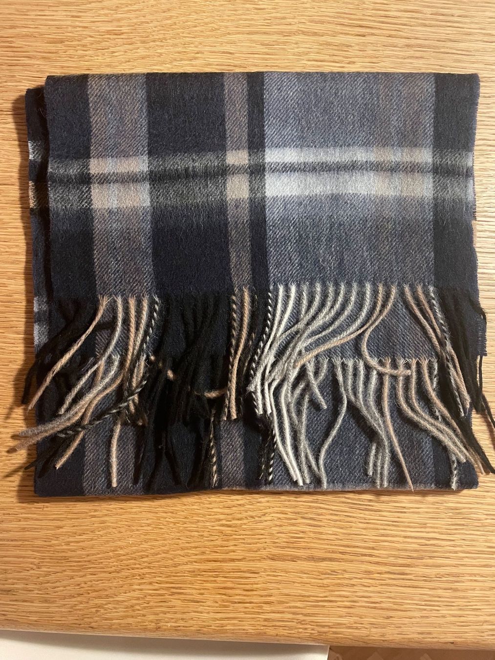 Foulards, Tücher & Schals: Winterschal – Neu und originalverpackt aus Zürich von Sushinder