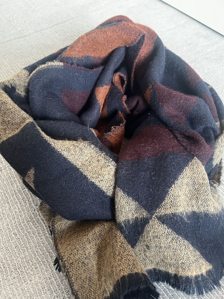 Foulard & Sciarpe: Warmer Herbst/Winter Schal – Usato da Bern venduto da fla_yj25 1