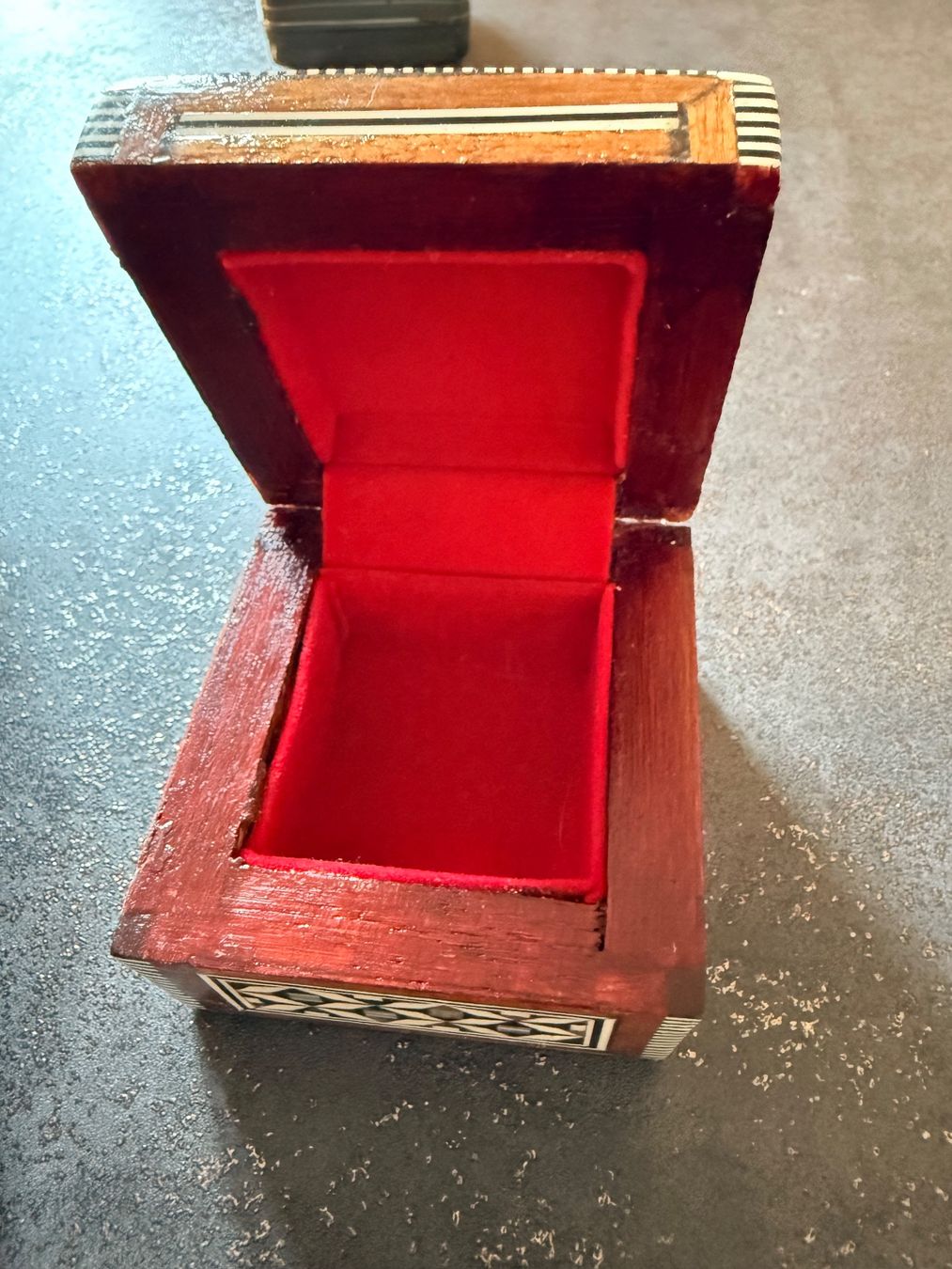 Accessori: Boîte décorée vintage et boîte incrustée petite taille – Usato da Lausanne venduto da cat_656q 2