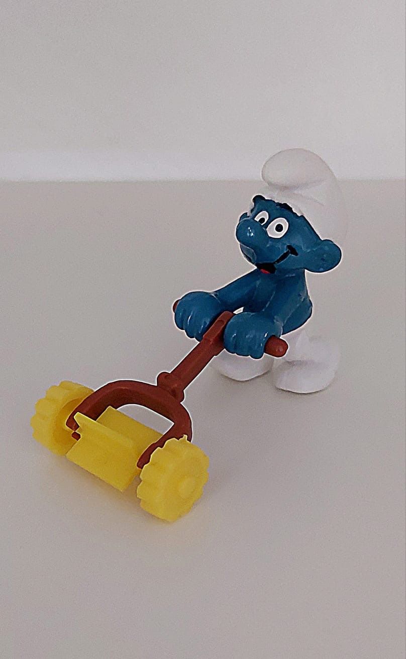 Schleich Statuette: Schlumpf mit Rasenmäher – Usato da Gümligen venduto da VIN-TAGE-ZONE