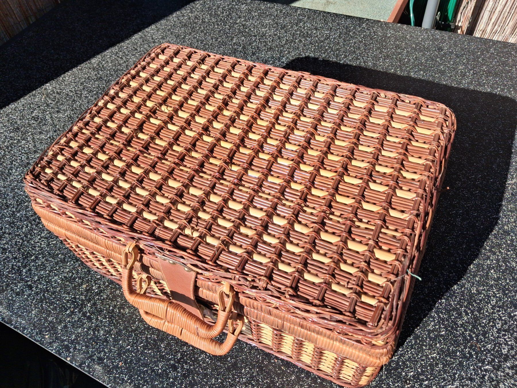 Altro per la casa: Picknickkoffer aus Korbgeflecht gebraucht – Usato da Giswil venduto da VW-GOLF1 1