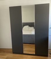 Moderner Kleiderschrank mit Spiegel - Top Zustand!