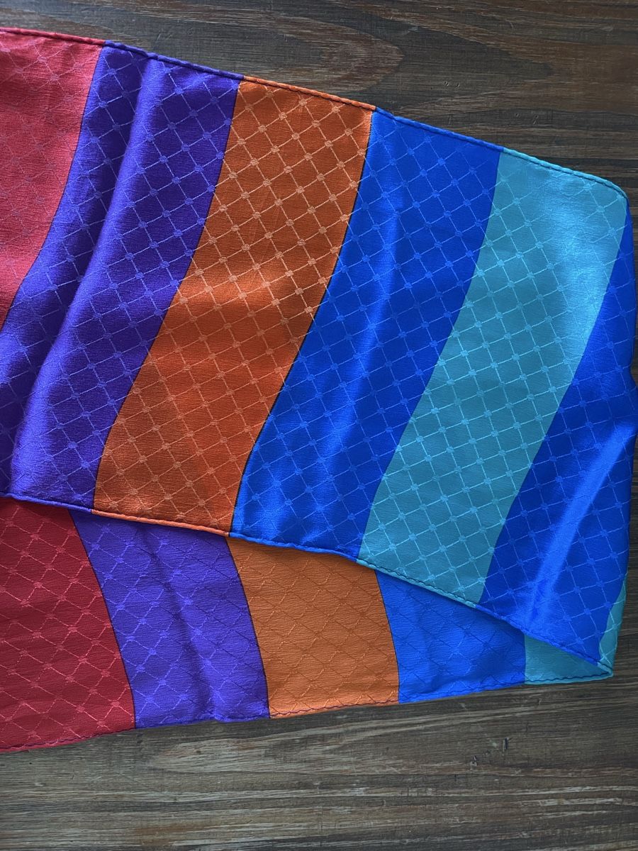 Foulard & Sciarpe: Jolie écharpe multicolore rayé en soie, – Usato da Kloten venduto da Vermicelles 5