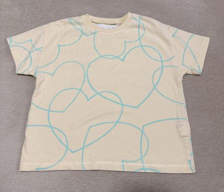 Zara T-Shirt mit Herzen, Gr 104, Top Zustand!, Sommer