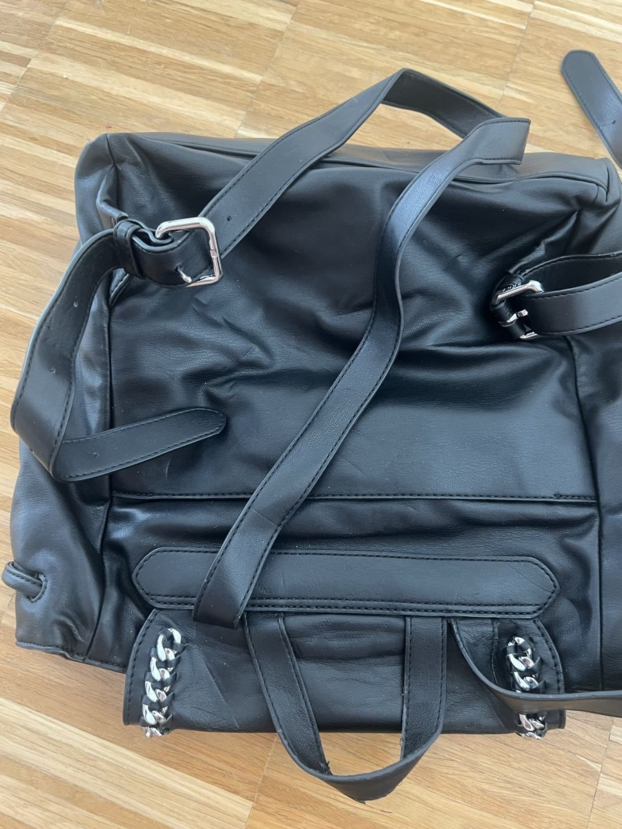 DKNY Rucksäcke: DKNY Backpack Black Chain Detail – Gebraucht aus Aarau von eli_bq7m 1