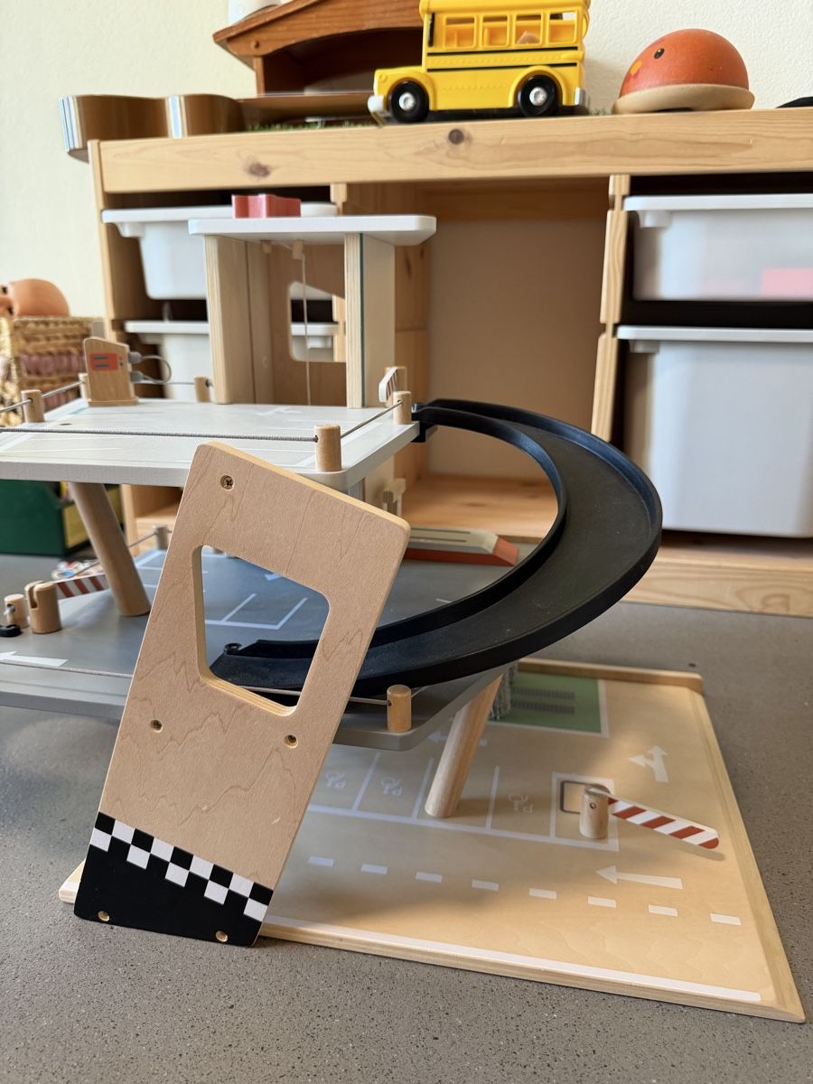 Spielzeuge: Parkhaus / Autogarage – Gebraucht aus Luzern von Weekend 1
