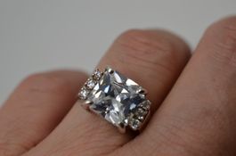 Bague argent avec 1 zirkonia carré 10mm 5.9 gr.