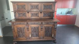 Spanisches Buffet / Massivholz-Buffet mit Schnitzereien