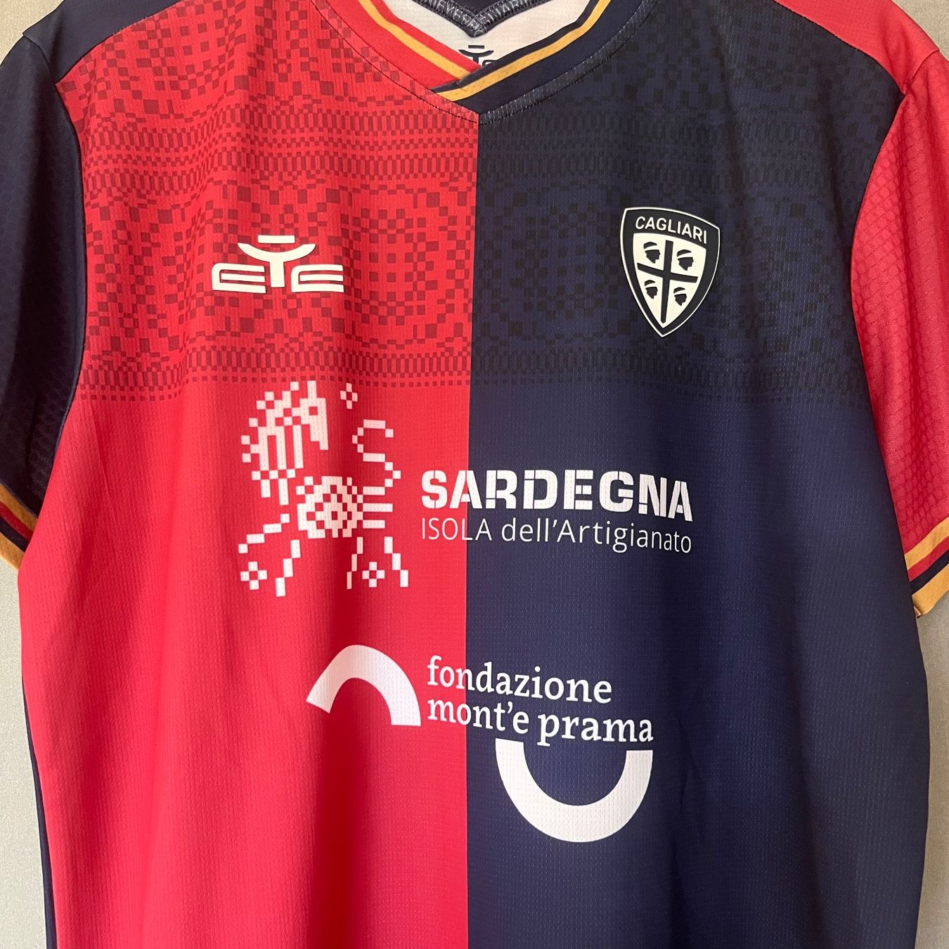 Adidas Canottiere & Pantaloni: Cagliari Calcio Trikot EYE – Usato da Winterthur venduto da LaBodega 1