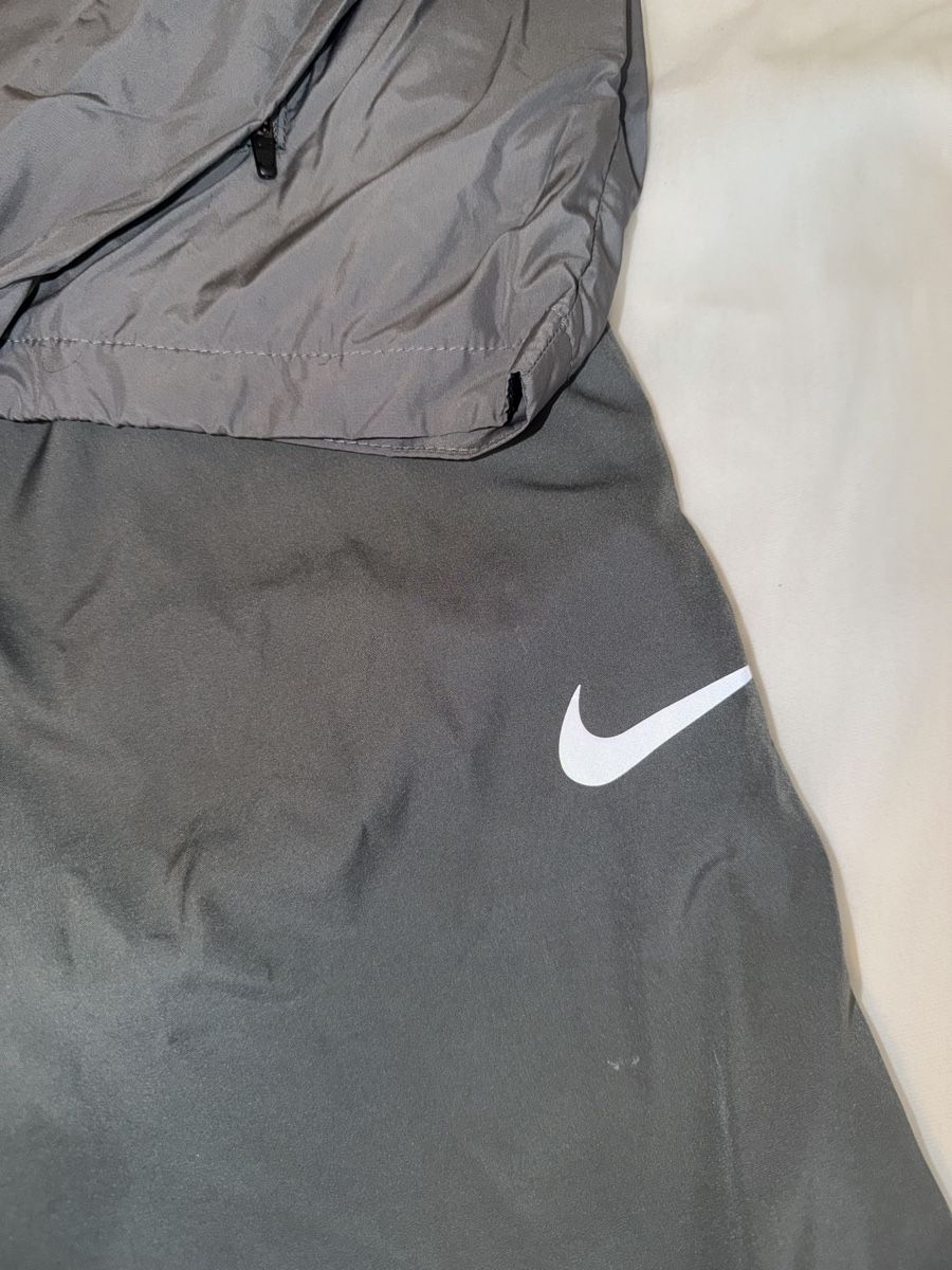 Completi, tute sportive e funzionali: Nike Running Trainingsanzug grau Groesse L – Nuovo (secondo la descrizione) da Muri b. Bern venduto da pro_f2tr 1