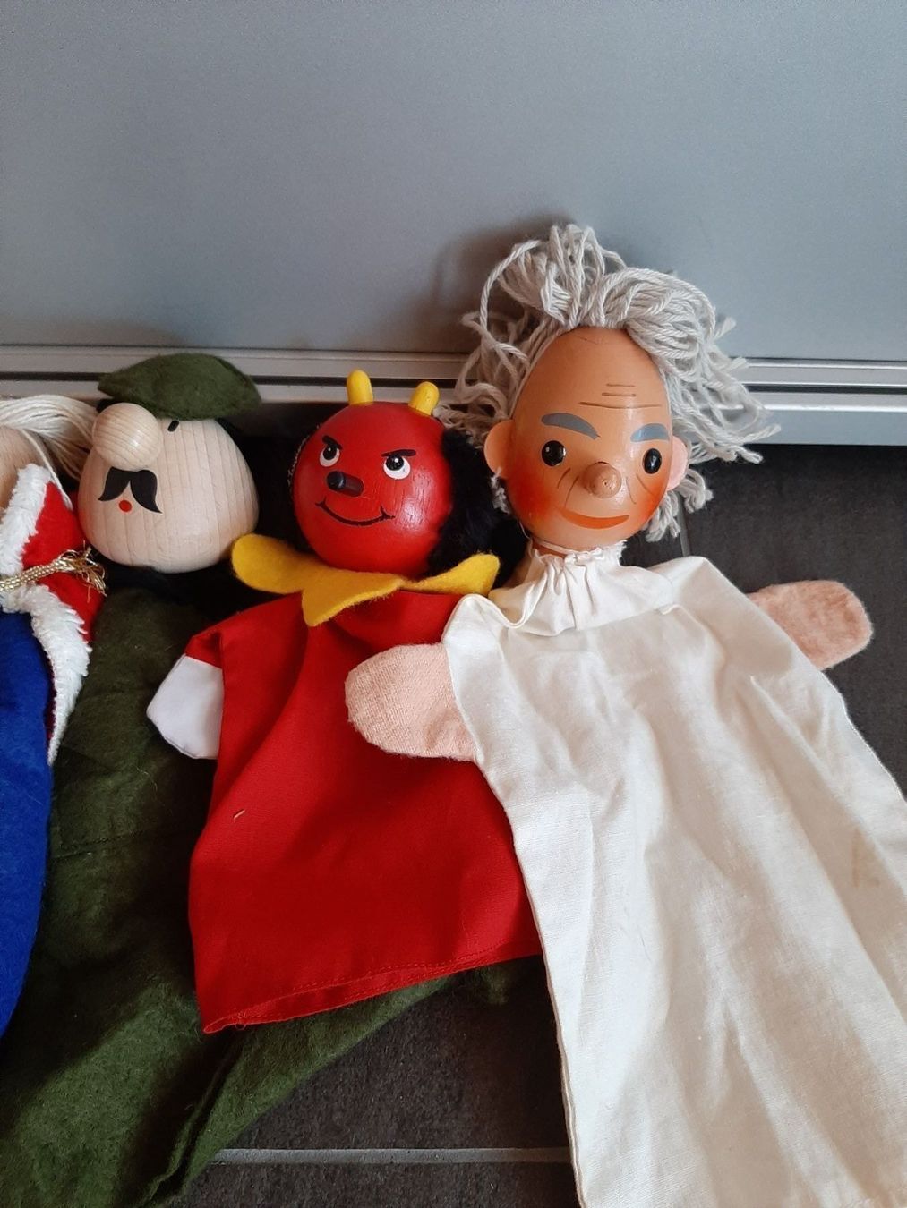 Spielzeuge: Kasperl-Puppen, Kasperltheater. – Gebraucht aus Buchs AG von Cuescu 7