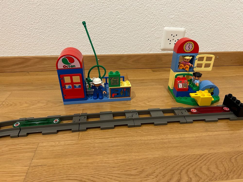  Foto zu Elektrische LEGO-Eisenbahn für Kinder 