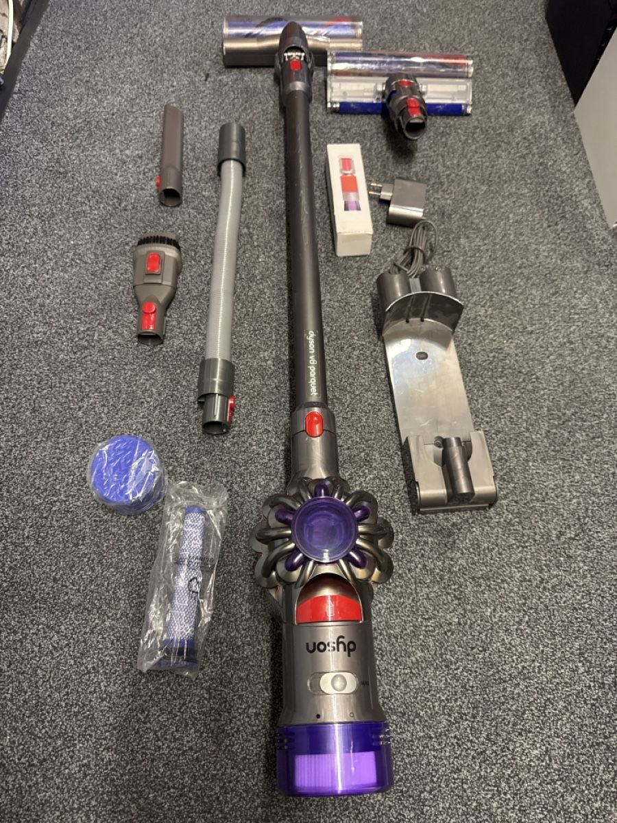 Dyson Aspirapolveri & Accessori: Dyson v8 parquet – Usato da Landquart venduto da Nnf007 1