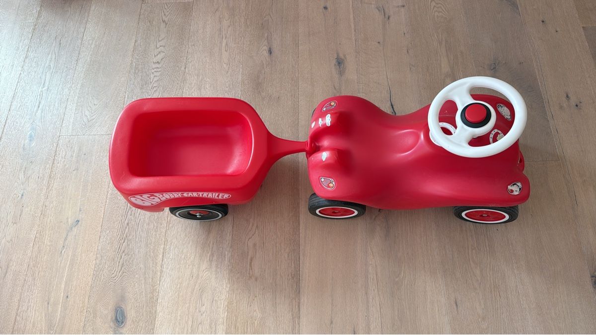 Big Fahrzeuge für Kinder: Bobby Car mit Anhänger rot – Gebraucht aus Wettingen von Bounty