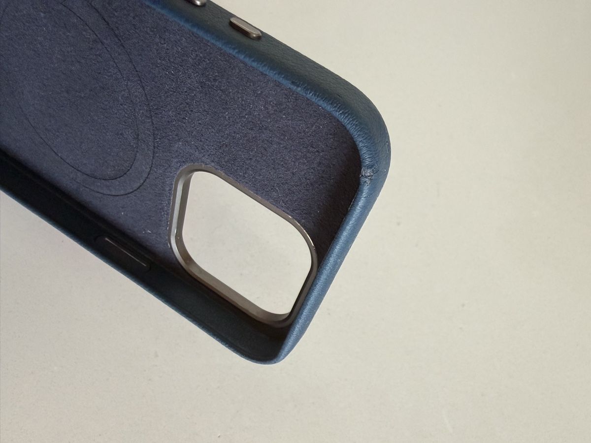 Apple Cover & Protezioni schermo: iPhone 15 Pro MagSafe Ledder Case Hülle mit Kameraschutz – Nuovo (secondo la descrizione) da Zürich venduto da ellaMar 3