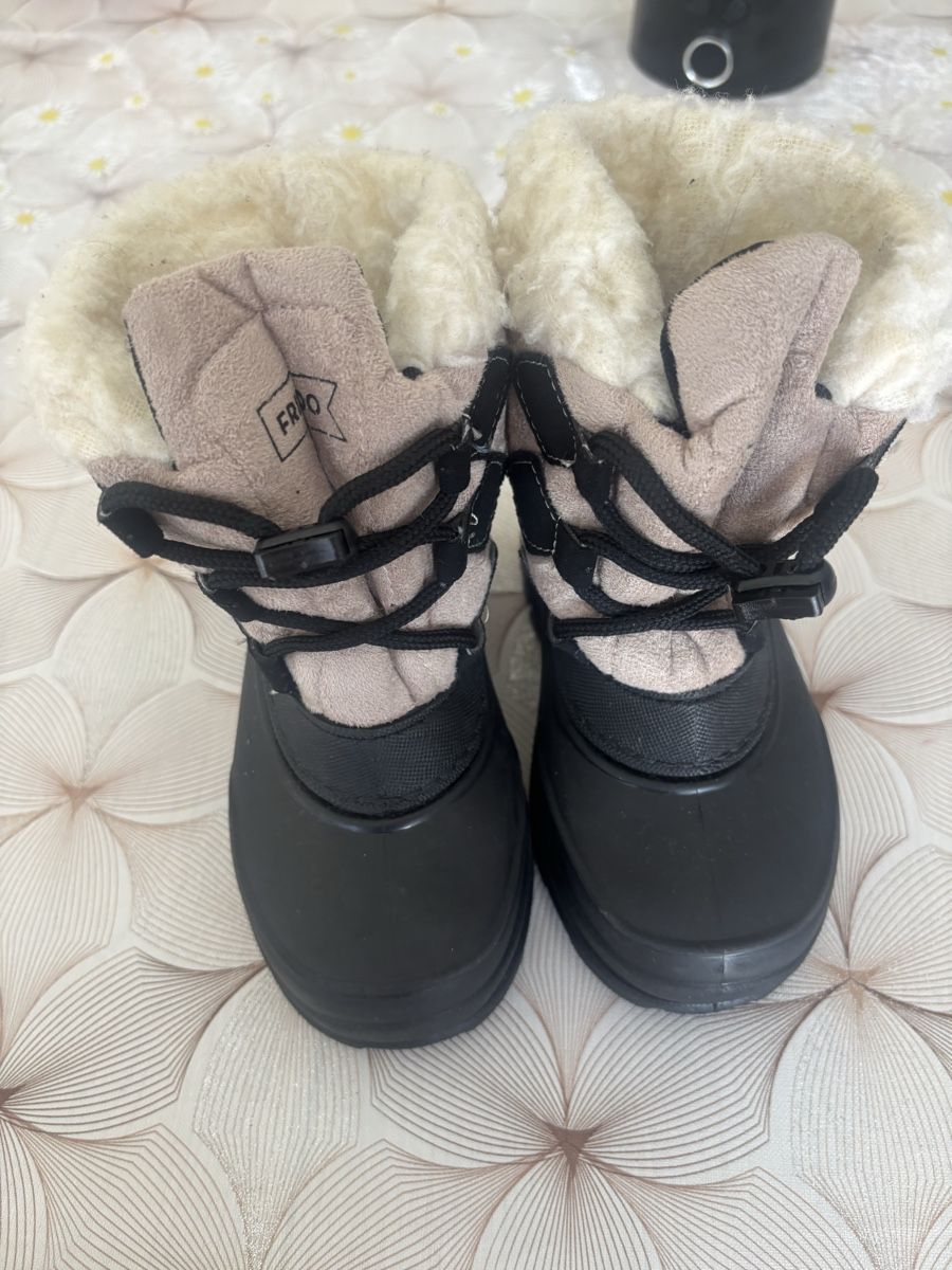 Chaussures filles: Bottes  – Neuf (Voir description) à Monthey par mon_sgm8