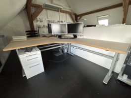 Elektrisch verstellbarer Eckbürotisch, Guter Zustand!
