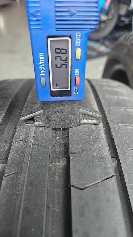 Pirelli Pneus & Kompletträder: Pirelli. 235/40 R20 Sommerreifen – Gebraucht aus Weisslingen von Mechanik87 4