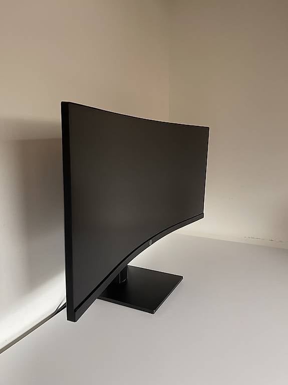 Monitor: HP Curved Monitor – Usato da Lausen venduto da hel_w7yt 2