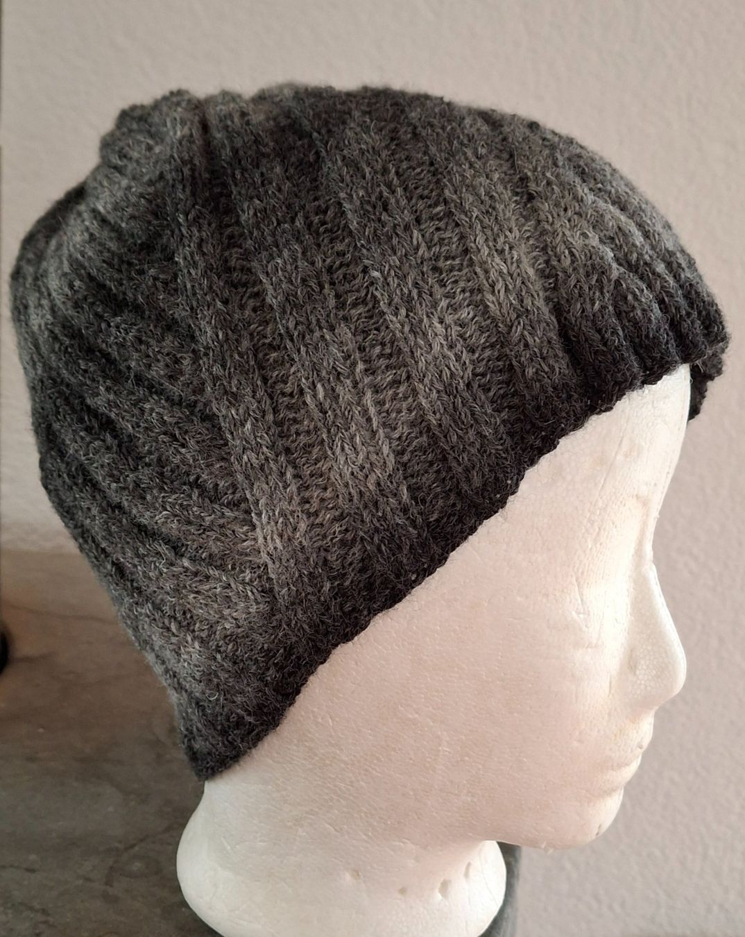 Hüte, Mützen & Caps: Mütze "Grauzone2" handgestrickt   NEU – Neu (gemäss Beschreibung) aus Langenthal von Handstrick