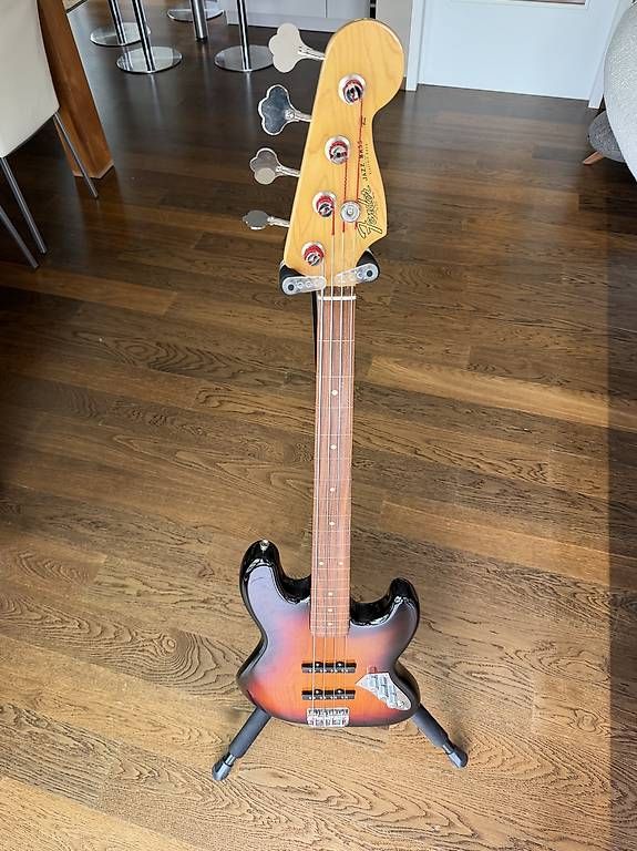 Musikinstrumente: Fender Jaco Pastorius – Gebraucht aus Geneve von Rockybeast
