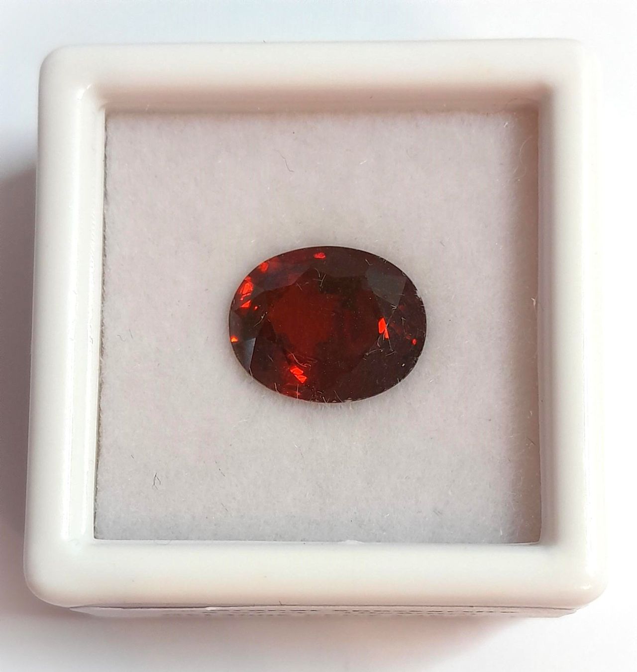 Pietre preziose: Grenat Spessartite 3.09 ct - CERTIFICAT 410.- Fr – Nuovo (secondo la descrizione) da Grimisuat venduto da Valgem