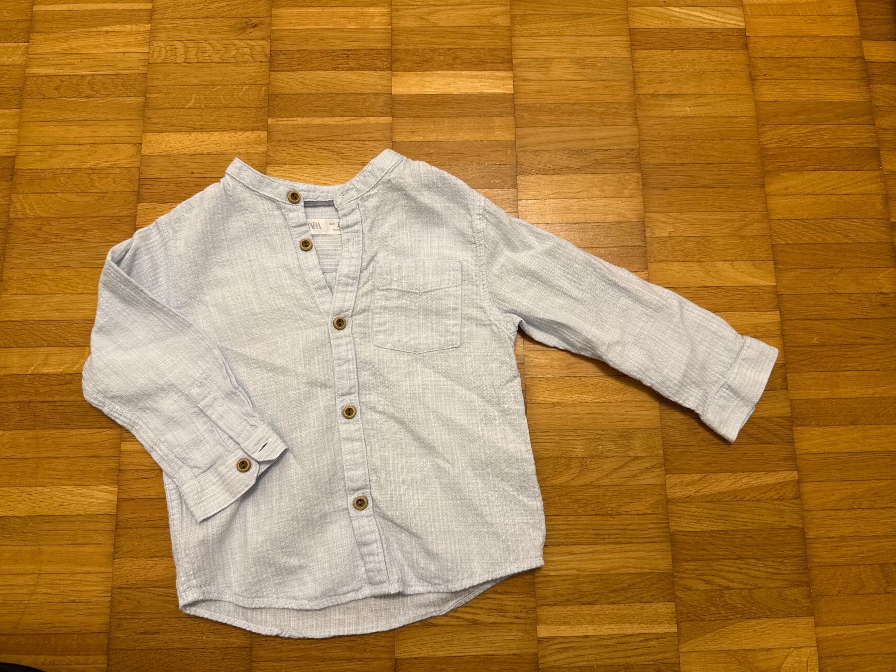 Zara Chemises, T-shirts & Polos: Zara Hemd Gr 98 – D'occasion à Richterswil par Eunoia85