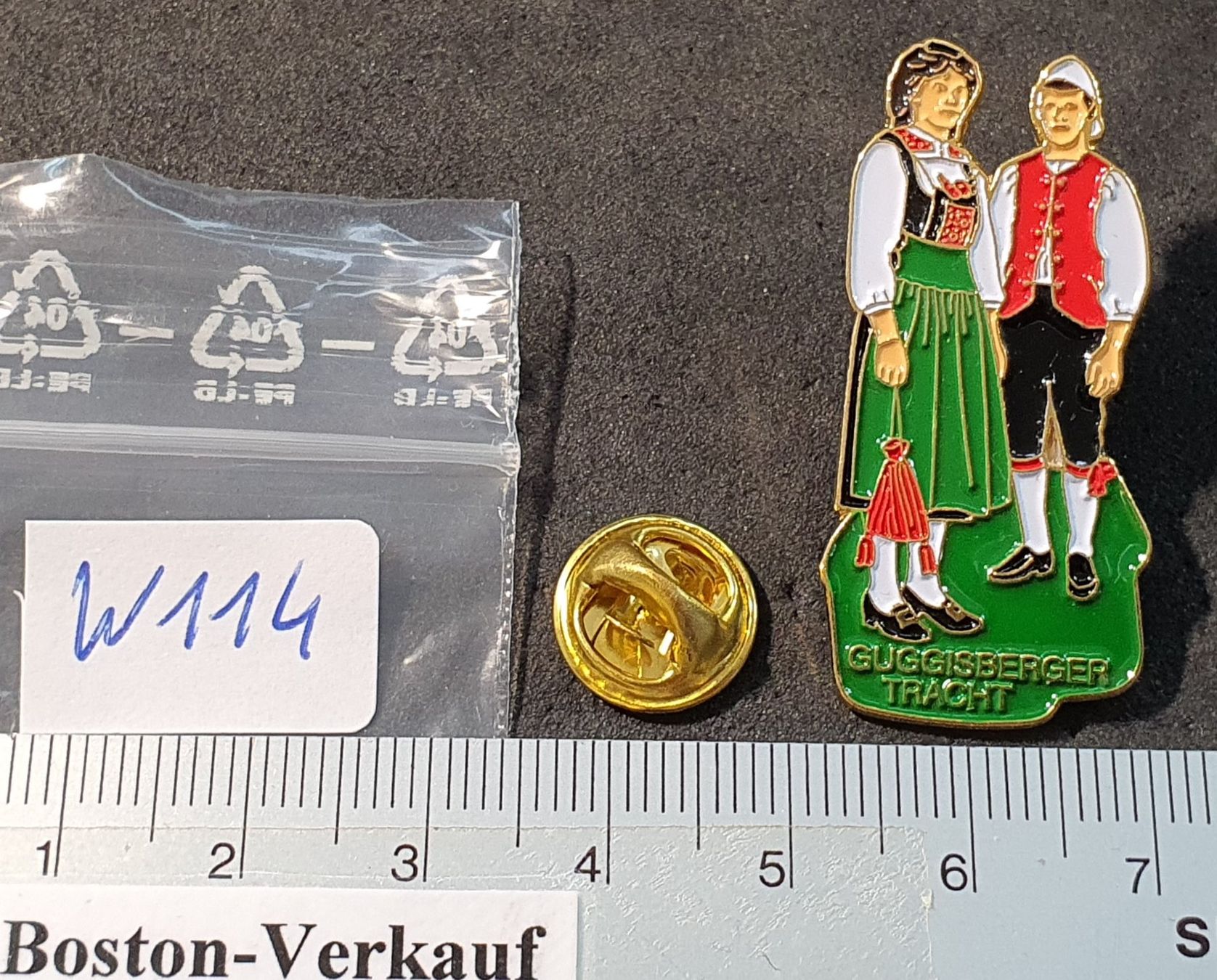Placchette & Badge: W114 - Pin Guggisberger Tracht – Usato da Reinach BL venduto da Boston-Verkauf 1