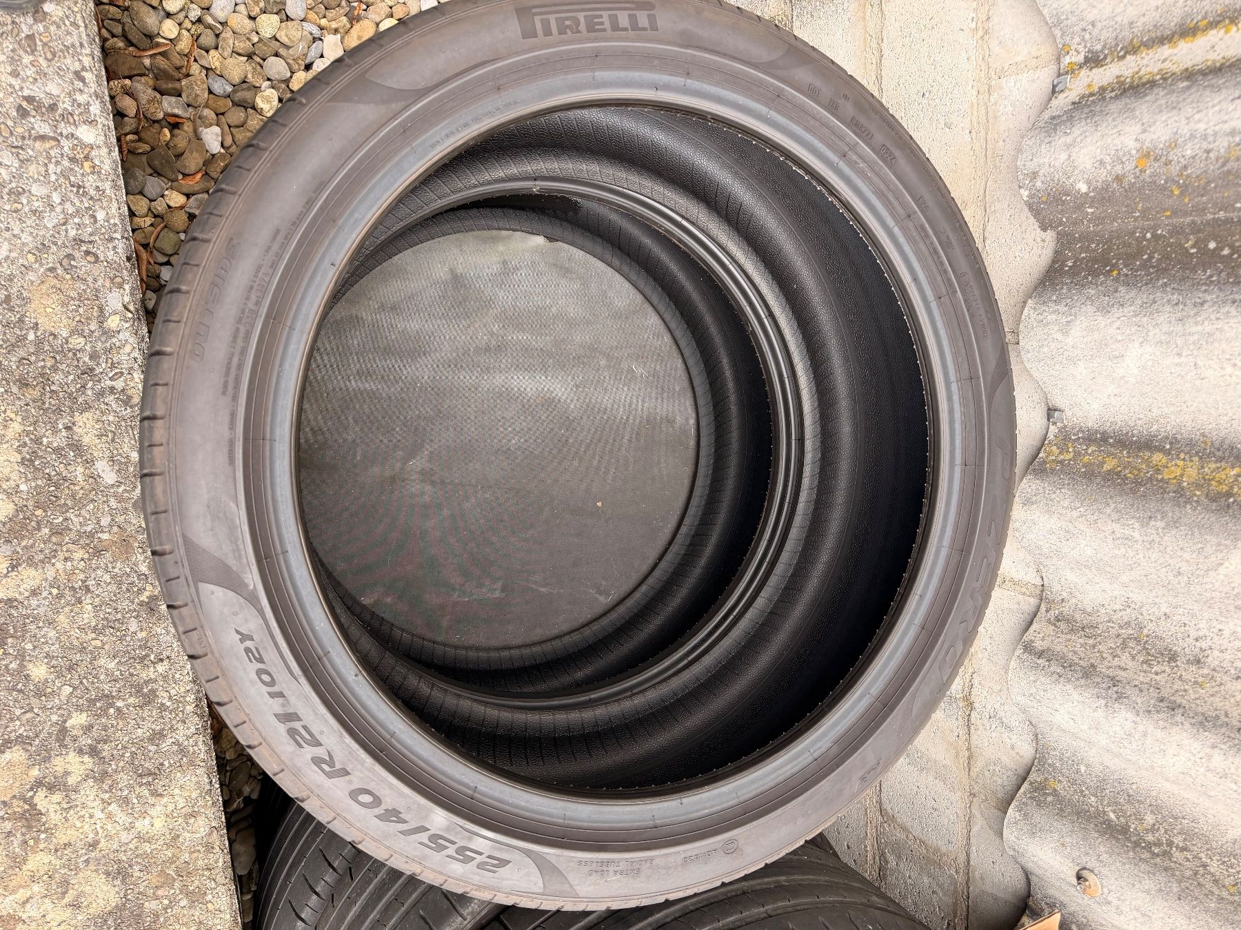 Pirelli Pneumatici & Ruote complete: Pirelli 255/40 r21 2 Stück – Usato da Hendschiken venduto da kja_hmq6