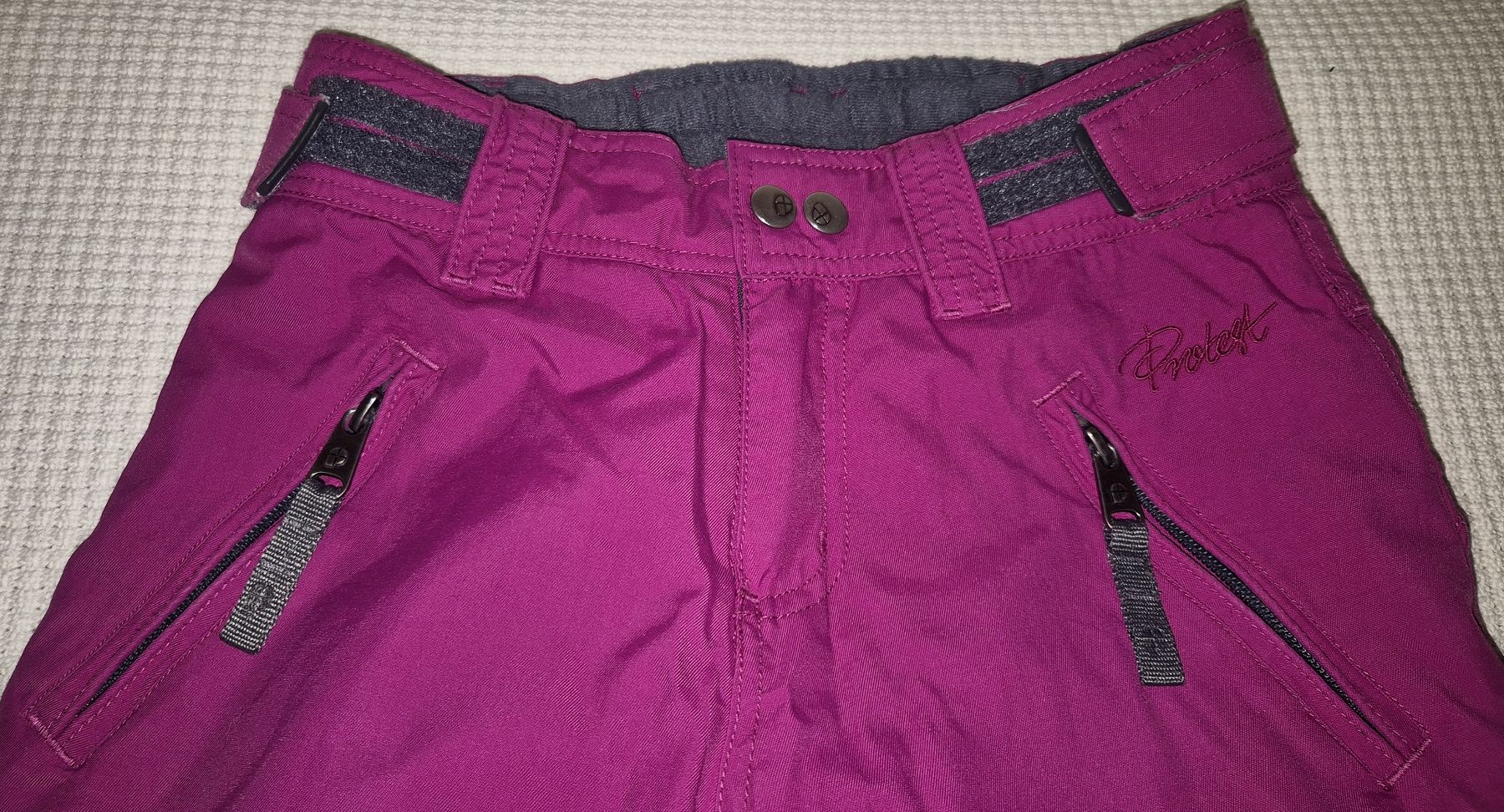Sci: Pantalon de ski Protest violet taille 128 usagé – Usato da Le Locle venduto da Arya4 1