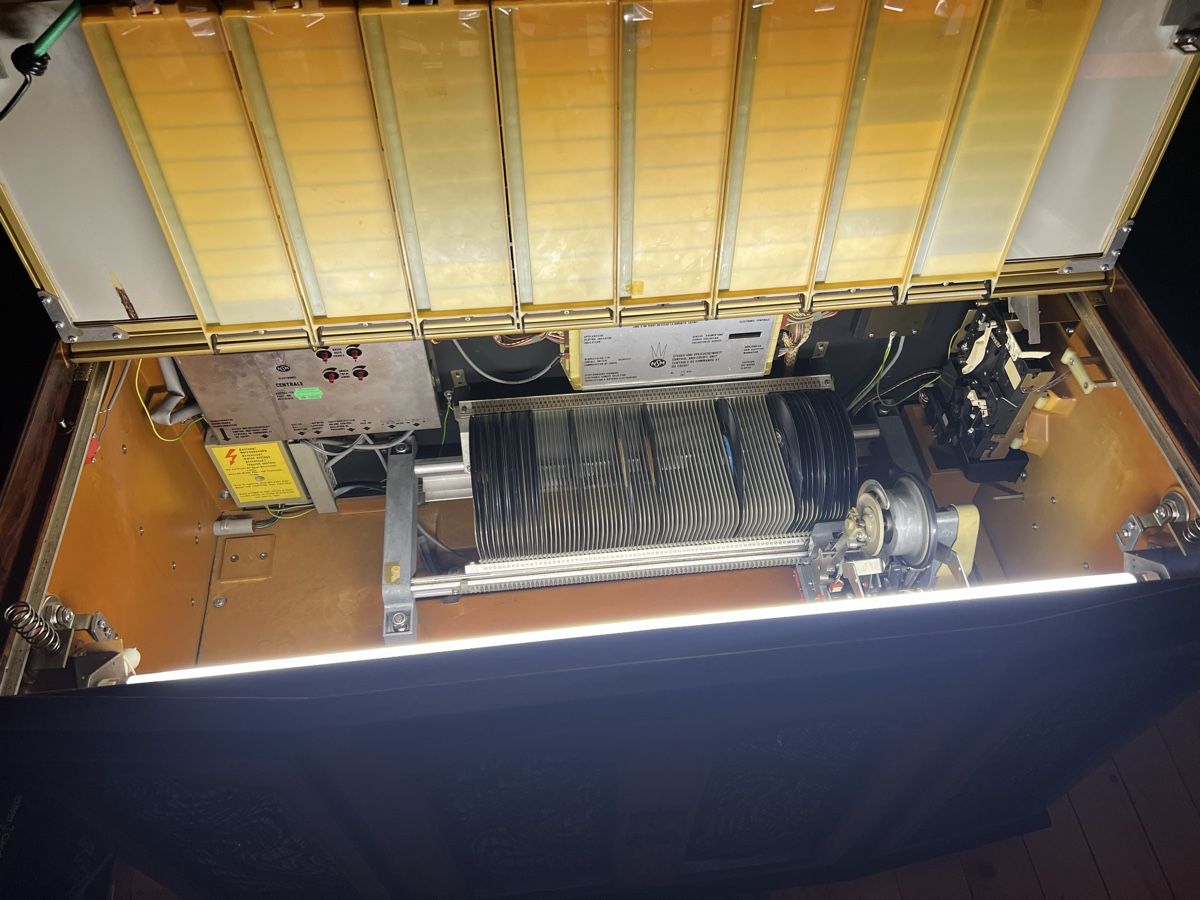 Musiktruhen: NSM Jukebox Consul es2 160 – Gebraucht aus Erlach von foere 2