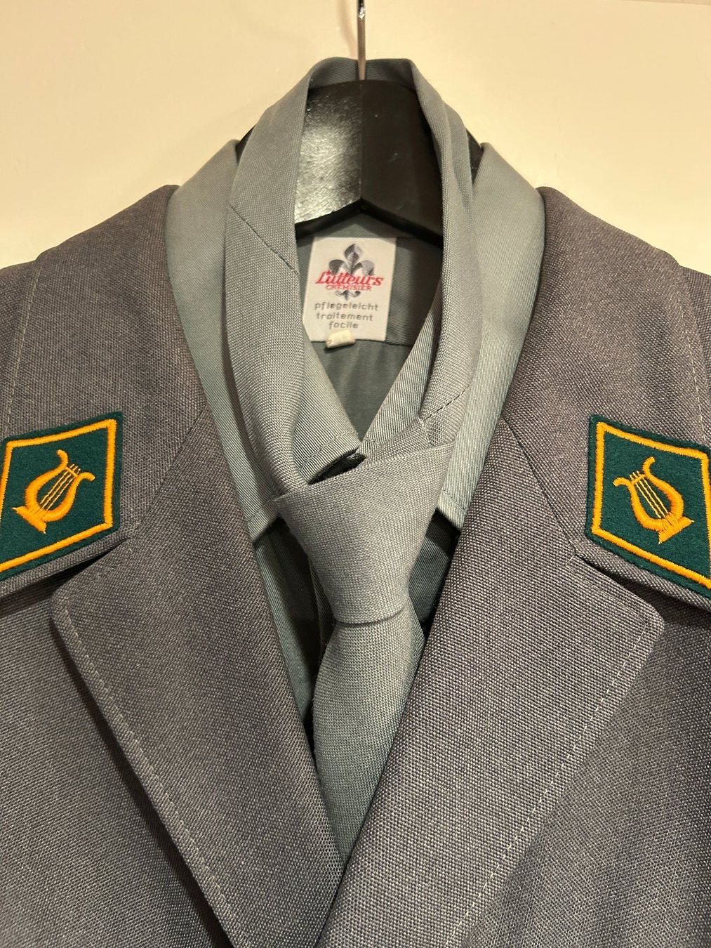 Schweizer Armee Uniformi: Konvolut Uniformen Schweizer Armeespiel – Usato da Berikon venduto da nokireb 3