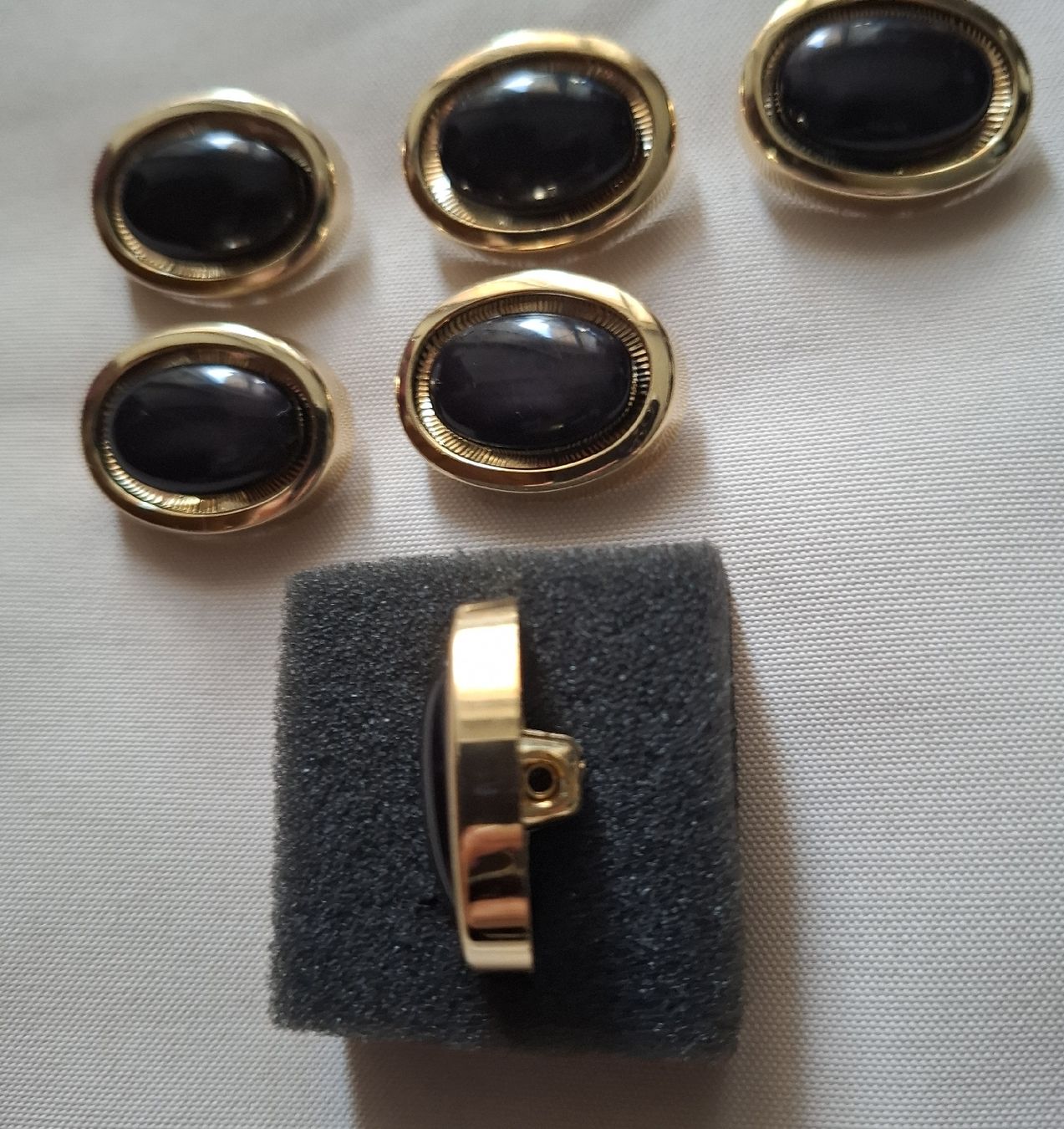 Bottoni: 6 elegante Knöpfe, oval, 29 mm. – Usato da Dietikon venduto da Hirschkopf 2
