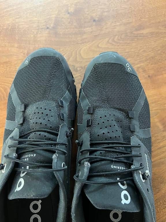 On Scarpe da uomo: On Cloud Waterproof wasserdichte Sneakers Grösse 41 – Usato da Arlesheim venduto da SKA_4144 1