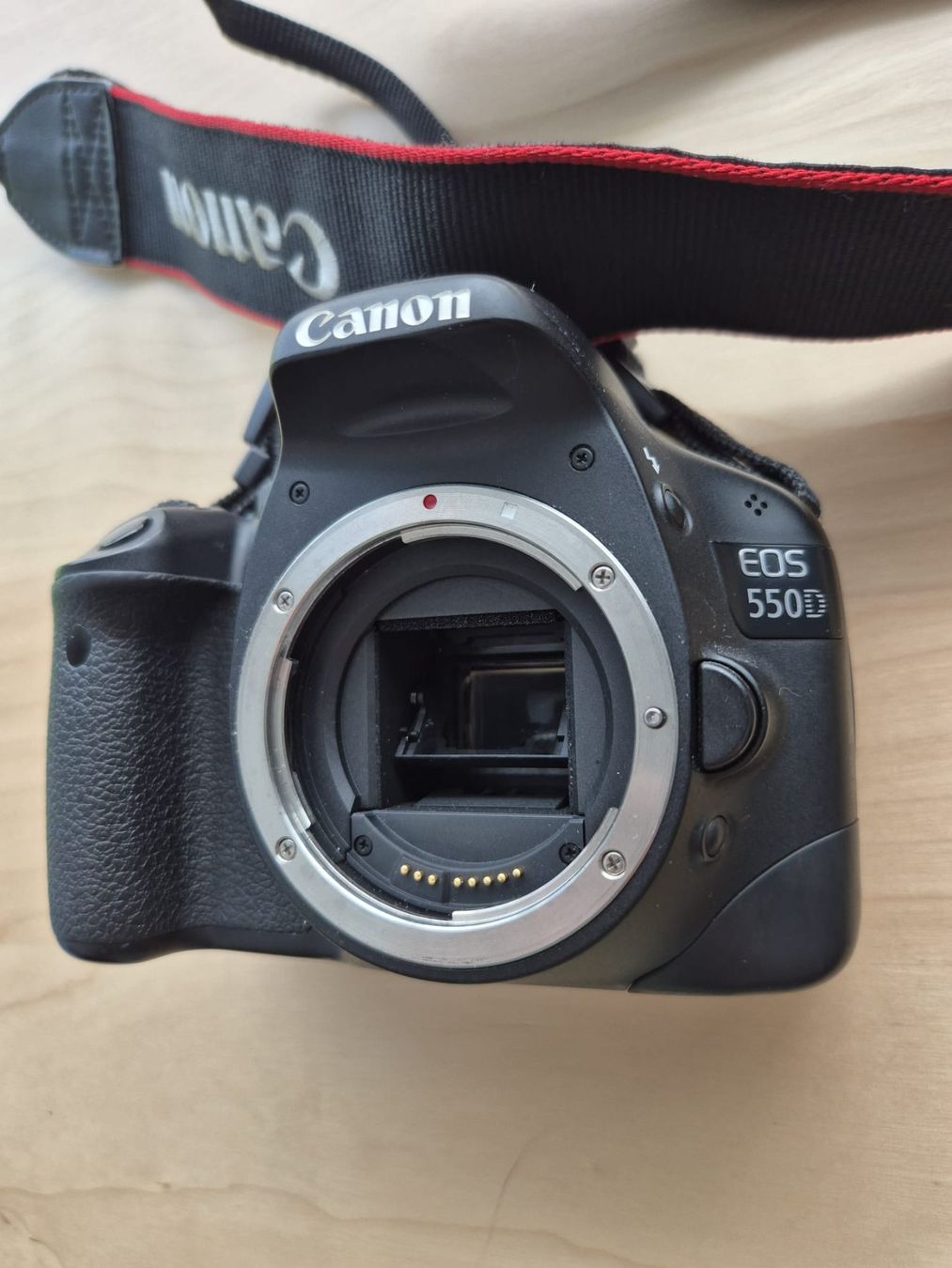 Canon Fotocamera: Canon EOS 550D (Boîtier nu) – Usato da La Chaux-de-Fonds venduto da max_sz85