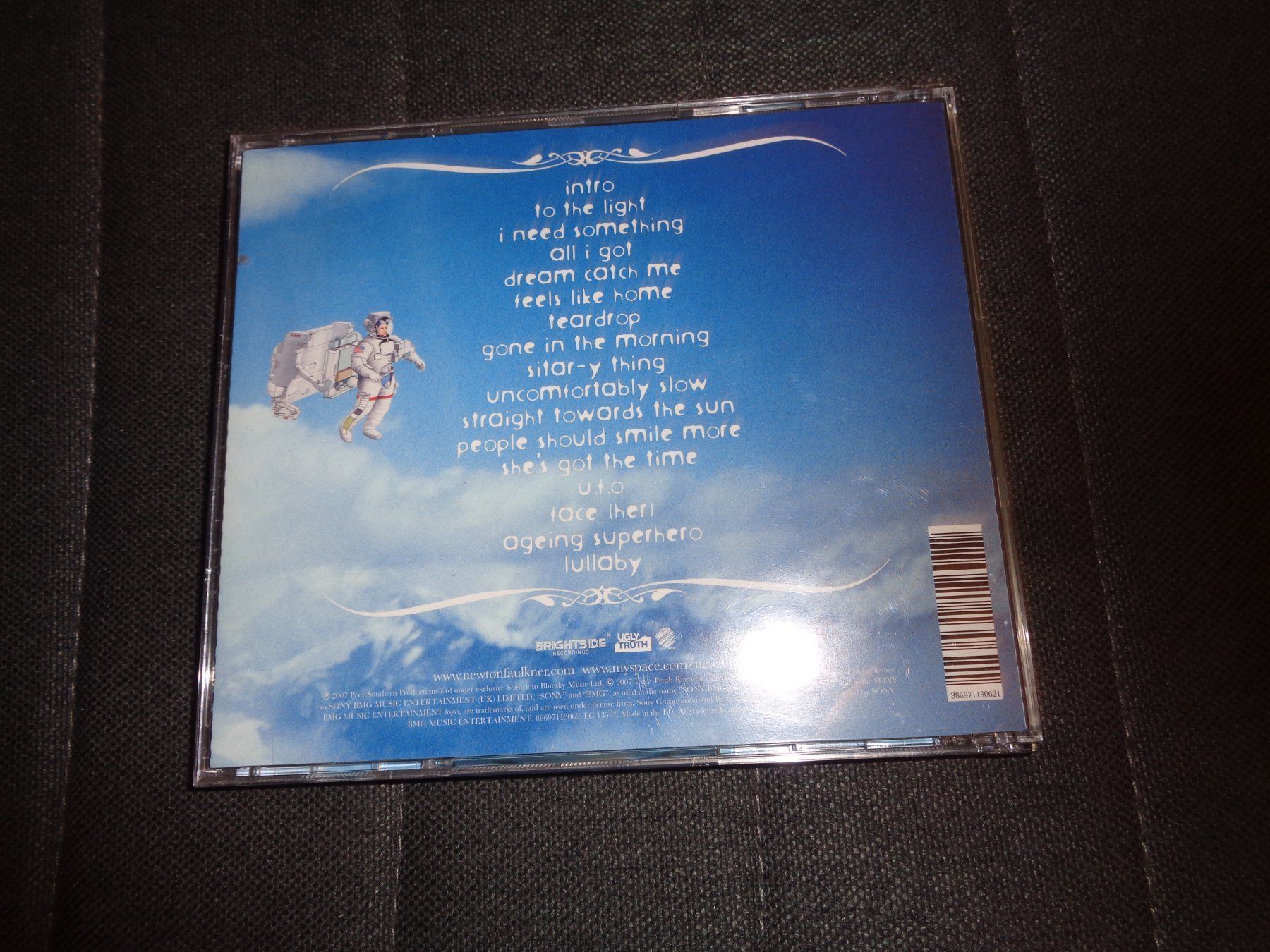 CD: Newtown Faulkner - Hand built by Robots CD – Usato da Olten venduto da Disc-Ausverkauf 1