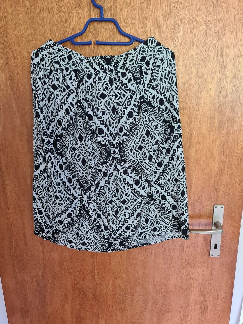 C&A Gonne: Wunderschöner kurzer Rock in schwarz weiss – Usato da Eschert venduto da PS.. 1