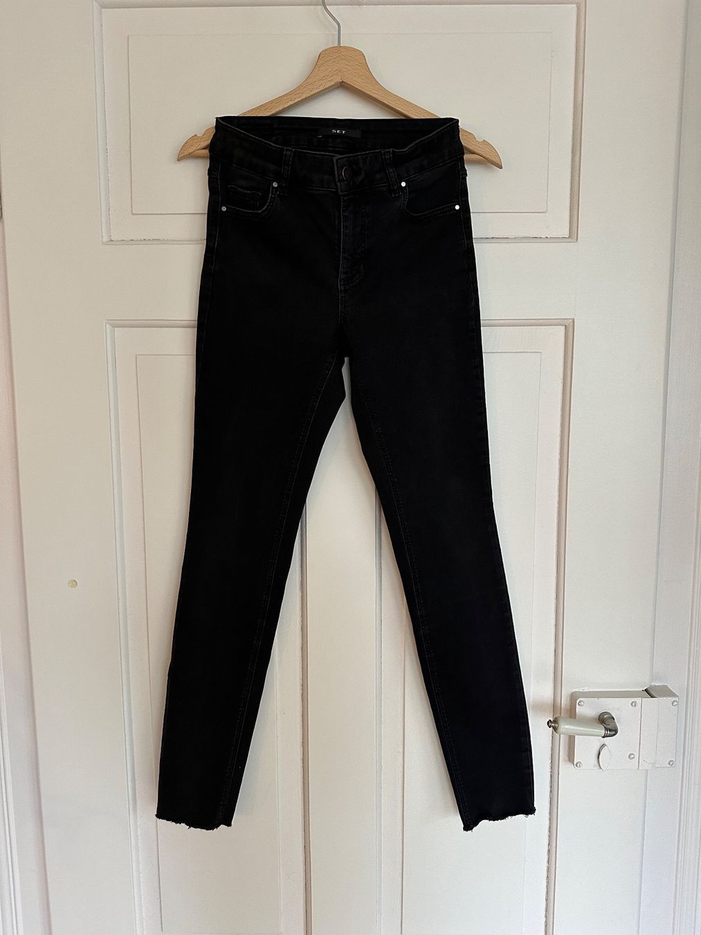 Pantaloni: Schwarzgraue Jeans von Set Gr. 36 – Usato da Zürich venduto da MakasoZH