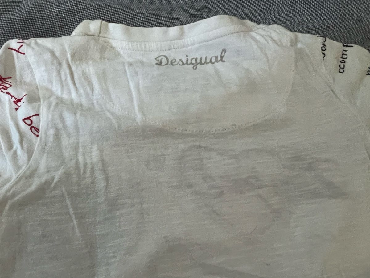 Desigual Camicette, T-shirt & Top: T shirt desigual 7-8 ans – Usato da Sion venduto da jerermy1911 1