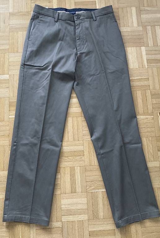 Pantaloni: Dockers Chino / Stoffhose 34/32 – Usato da Basel venduto da spa_9df6 1