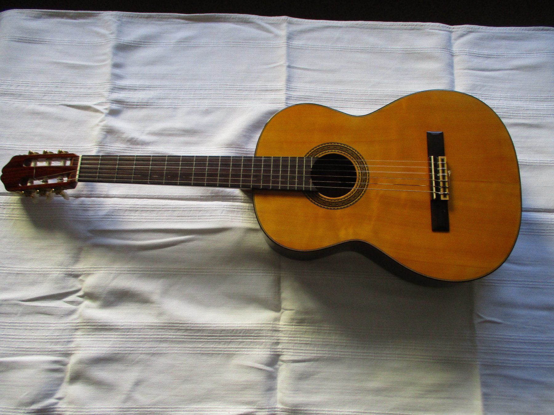 Musikinstrumente: Guitare classique – Gebraucht aus Cormondrèche von jcg_z58c