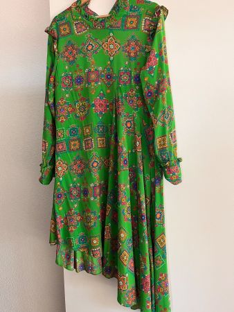 Modische Kleid