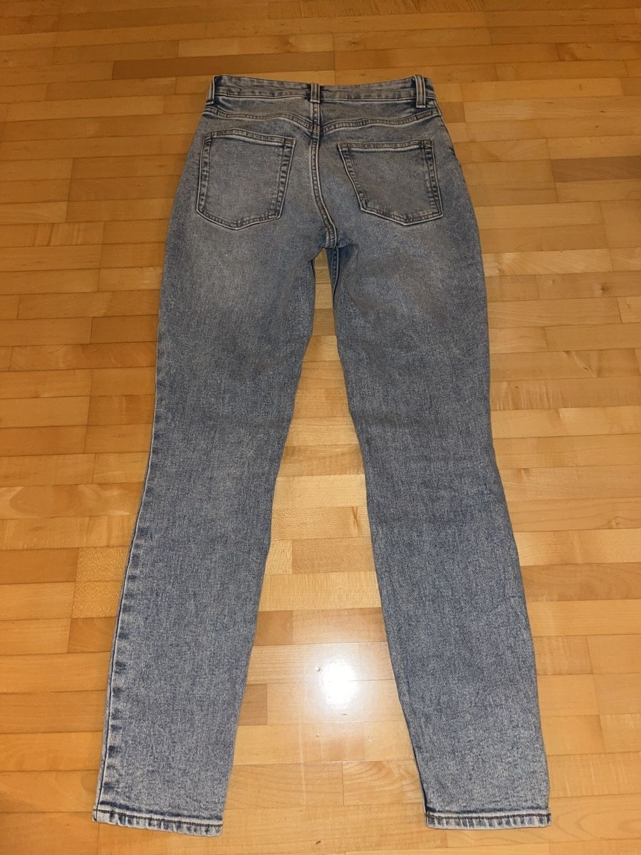 H&M Jeans: Momjeans H&M Grösse 36 – Gebraucht aus Mörschwil von Seegurke18 2