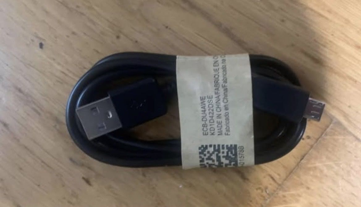 Kabel: Câble Samsung et autres, USB à Micro USB. Neuf. – Neu und originalverpackt aus Biel/Bienne von Djemel-Boughrassa