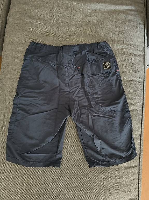 Decathlon Pantaloni: Wandershorts – Usato da Bonstetten venduto da Visage1 2